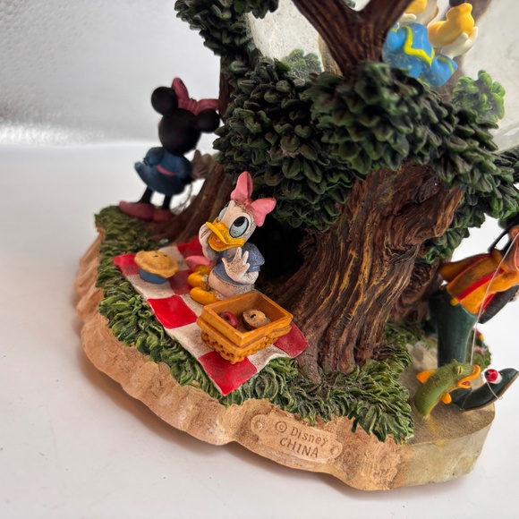 Disney Mickey Mouse and Friends Musical Water Snow Globe Let's Go Fly a Kite - Picture 9 of 16